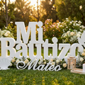 Letras personalizadas «Mi Bautizo» en corcho blanco para decoración.