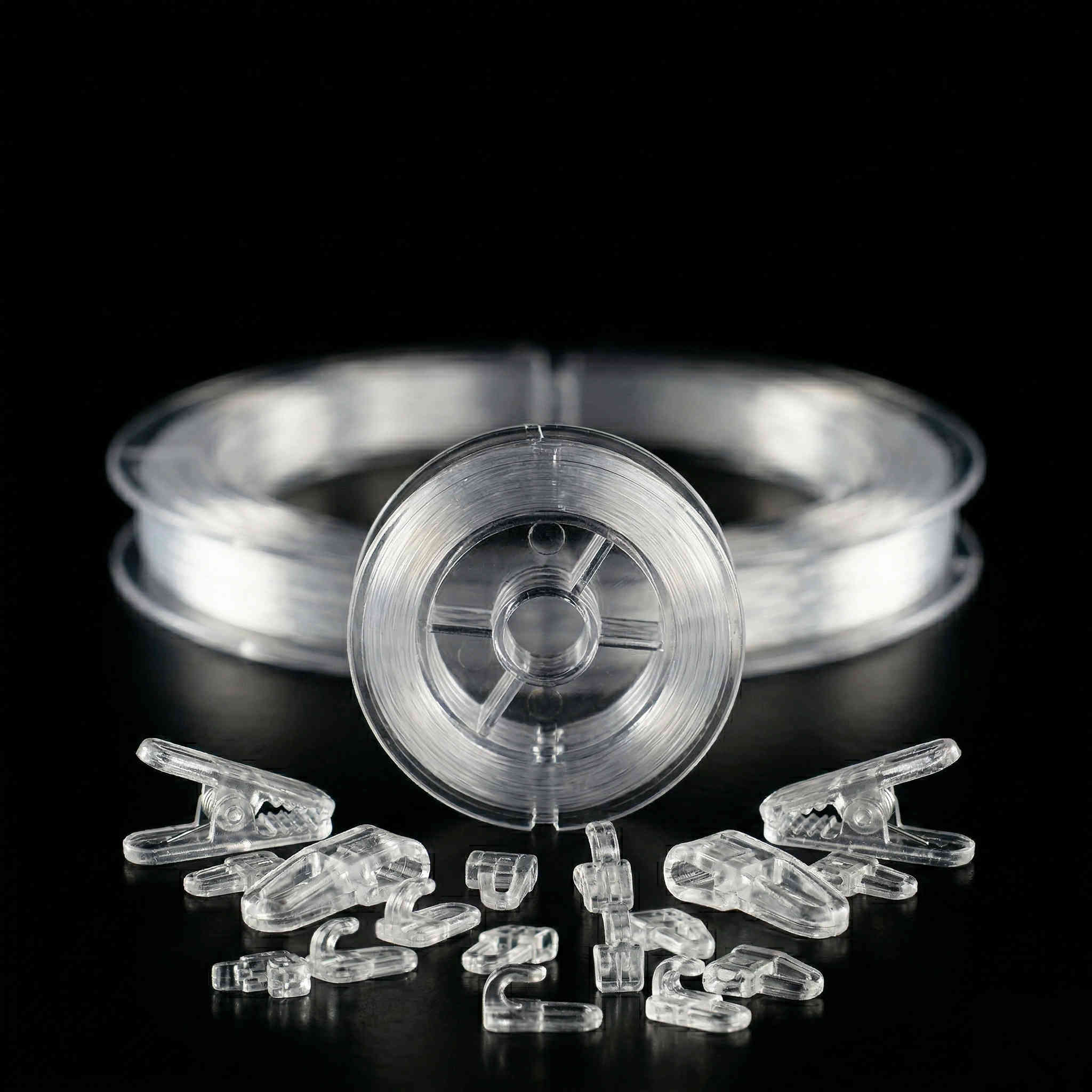 Kit de fijación compuesto por ganchos ocultos y nailon de alta resistencia para colgar decoración de eventos de forma segura.